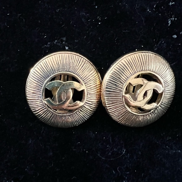 Chanel Vintage clip on earrings - Picture 1 of 2
